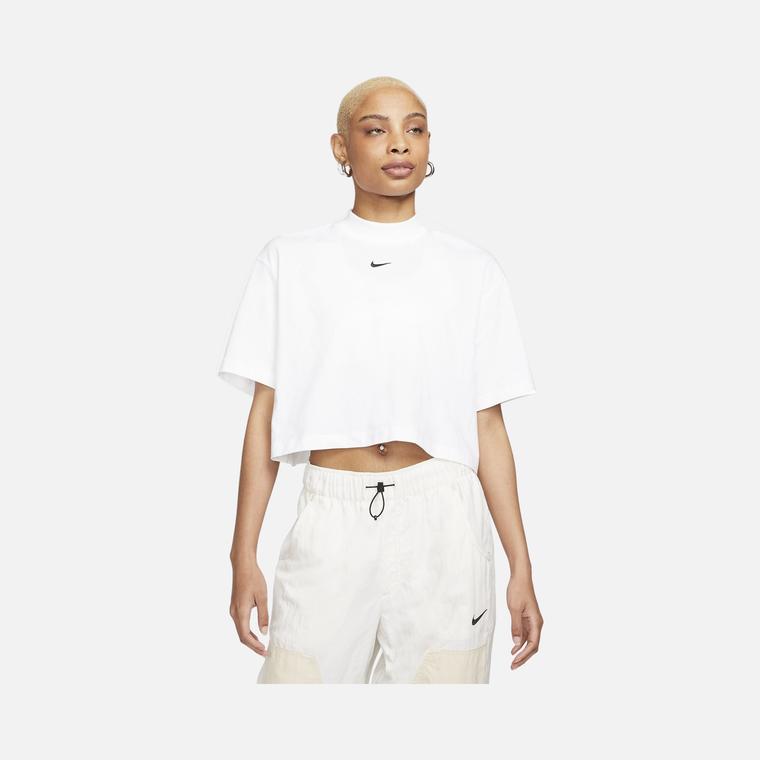 Nike Sportswear Essential Boxy Mock-Neck Short-Sleeve Kadın Tişört