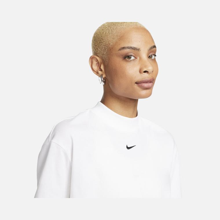 Nike Sportswear Essential Boxy Mock-Neck Short-Sleeve Kadın Tişört