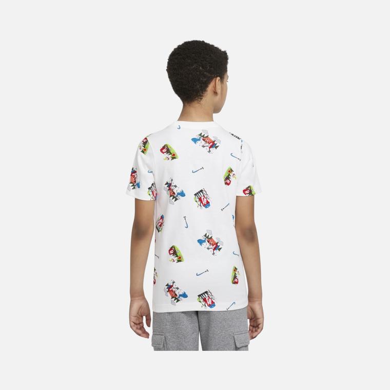 Nike Sportswear Boxy Graphic Short-Sleeve (Boys') Çocuk Tişört
