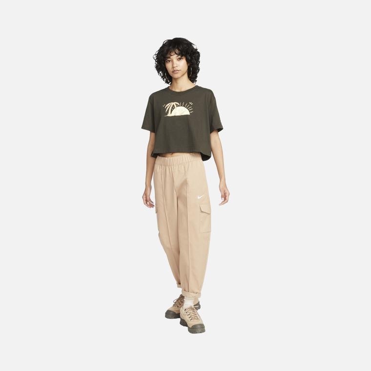 Nike Sportswear Graphic Crop Short-Sleeve Kadın Tişört
