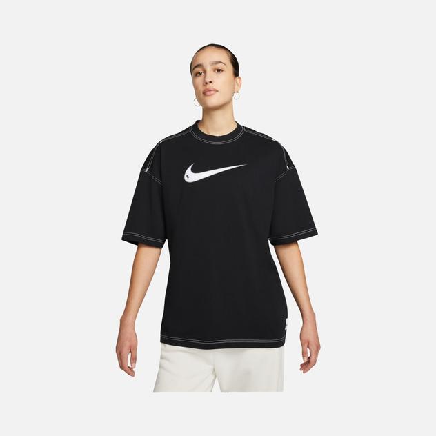  Nike Sportswear Swoosh Wide Cut Short-Sleeve Kadın Tişört