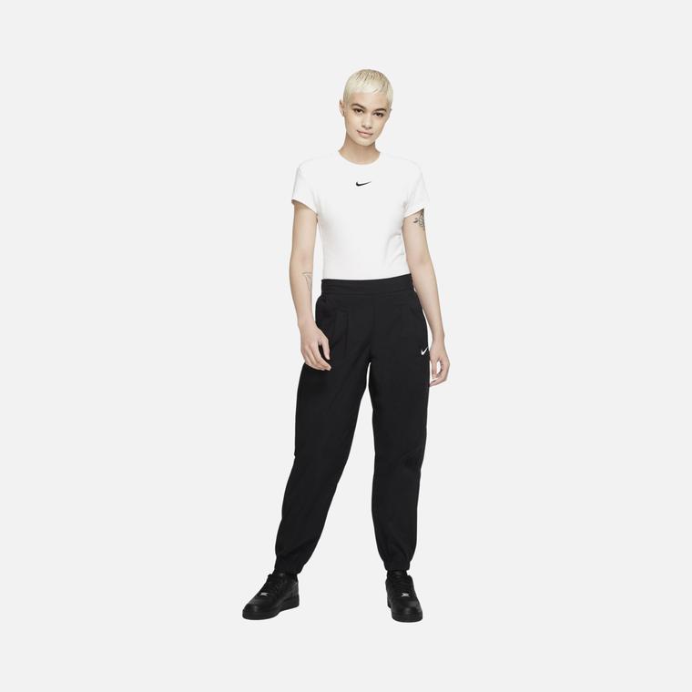 Nike Sportswear Icon Clash FW21 Short-Sleeve Kadın Tişört