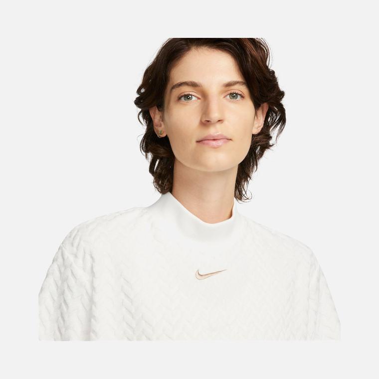 Nike Sportswear Everyday Mod Boxy Cropped Turtleneck Short-Sleeve Kadın Tişört